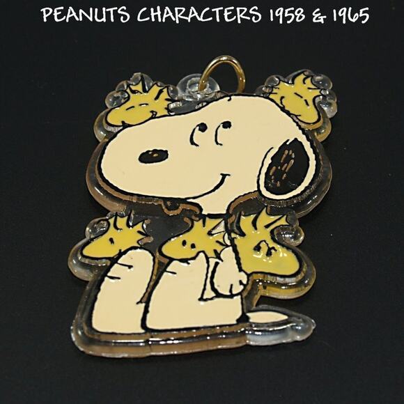 Vintage Snoopy Ornament Plastic Pendant with Woodstock Copyright 1958 & 1965 - Picture 1 of 6